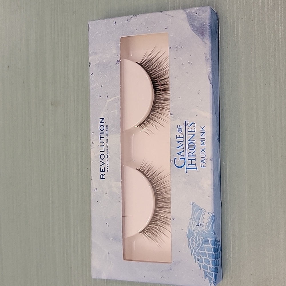 Lashes - Picture 3 of 4